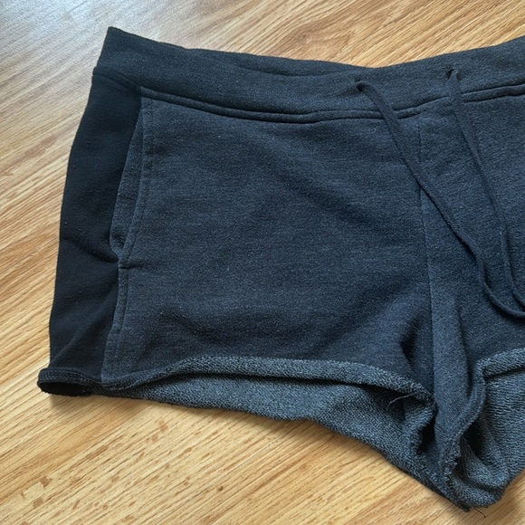 Fabletics Booty Shorts - size M/L - Picture 5 of 10